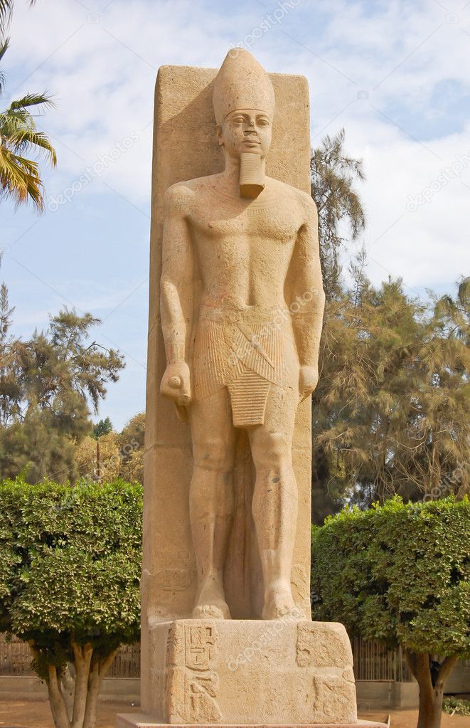 Ramses II statue — Foto de stock © boonsom 11571524