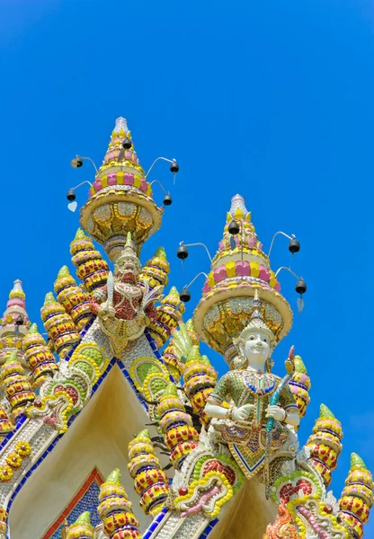 Bonita decoração do telhado do templo — Fotografia de Stock