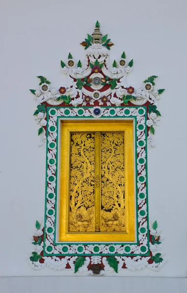 Буддийское окно монастыря — стоковое фото