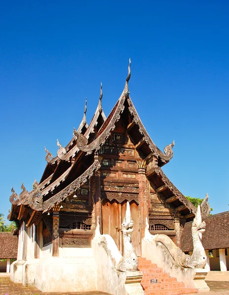 Alter thailändischer Tempel — Stockfoto