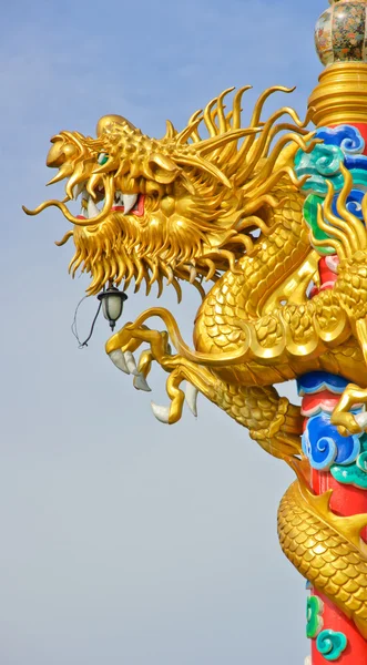Chinese dragon statue — Stock Photo, Image