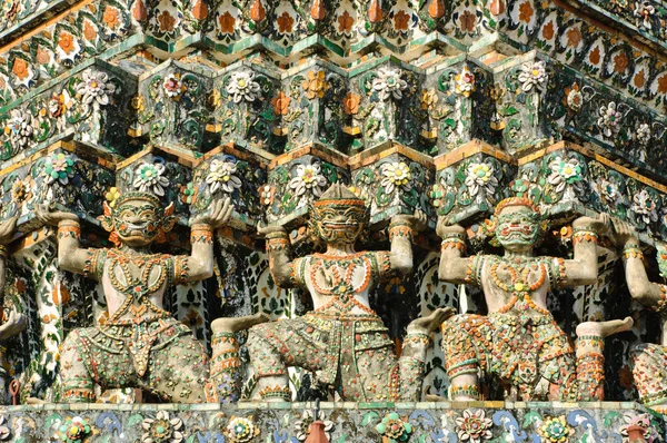 Estatuas gigantes tailandesas — Foto de Stock