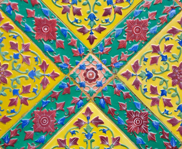 Kleurrijke Thaise keramische tegels — Stockfoto