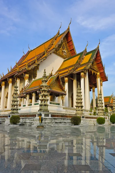 Wat Suthat com reflexão — Fotografia de Stock