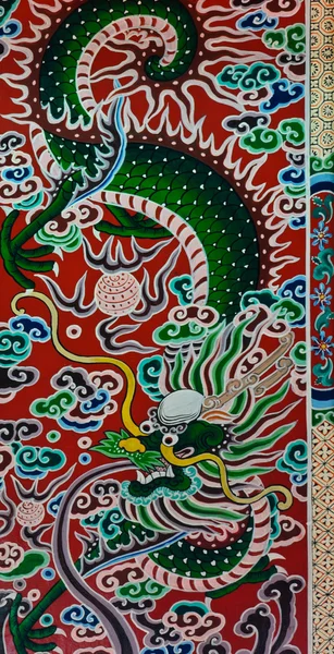 Farbenfroher chinesischer Drache — Stockfoto
