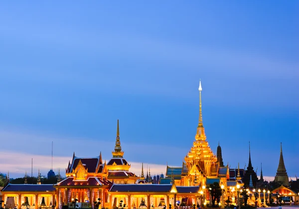 泰国皇家火葬场在黄昏 — 图库照片