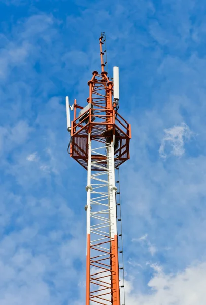 Wieża telefon komórkowy — Zdjęcie stockowe