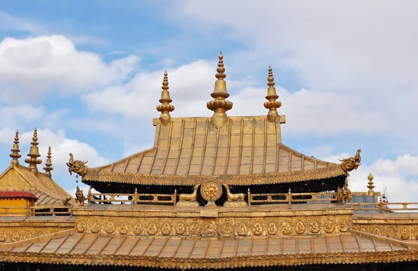 チベットの金箔屋根 — ストック写真