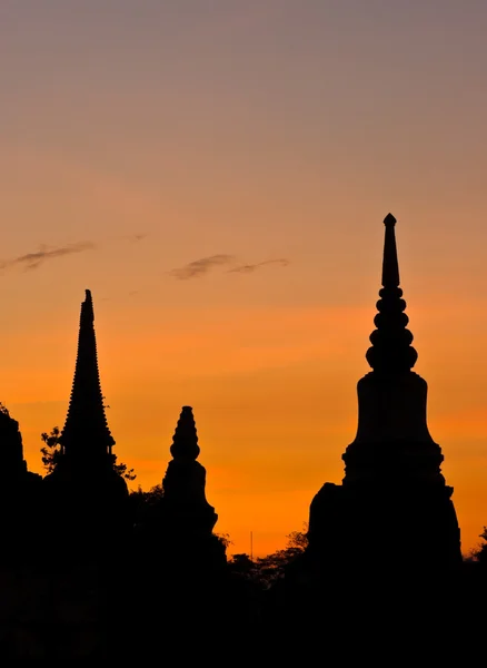 Silueta thajské pagoda — Stock fotografie