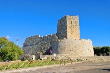 Monte Sant Angelo Castello 01