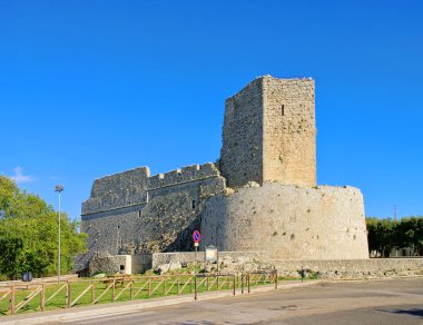 Monte Sant Angelo Castello 01