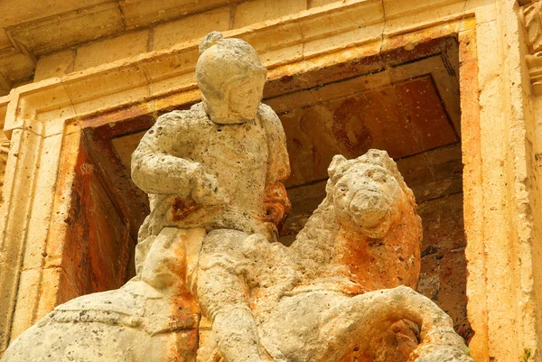 Estatua ecuestre San Pedro de Arlanza 01 — Foto de Stock