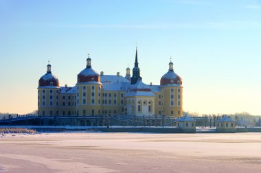 Moritzburg Castle in winter 01 clipart