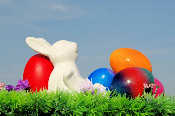 Easter eggs on flower meadow and sky 06 — Stock Photo, Image