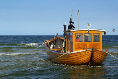 visserij kotter op het strand 24