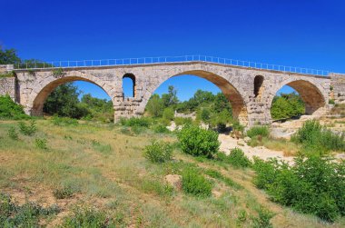 Pont Julien 07