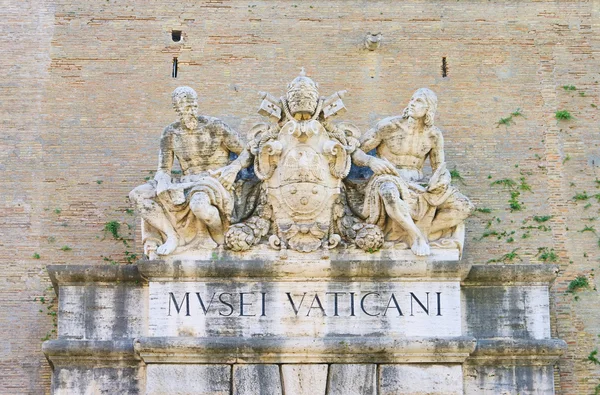 Řím sochy nad vchodem z Vatikánu 02 — Stock fotografie