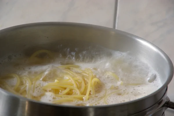 Spaghetti kochen 07 — Stockfoto