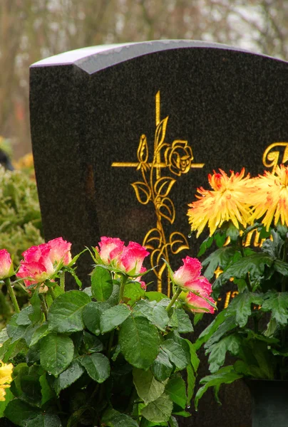 Arranjo floral cemitério 24 — Fotografia de Stock