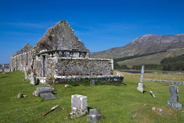 Ruin of a church and graveyard — Stock Photo, Image