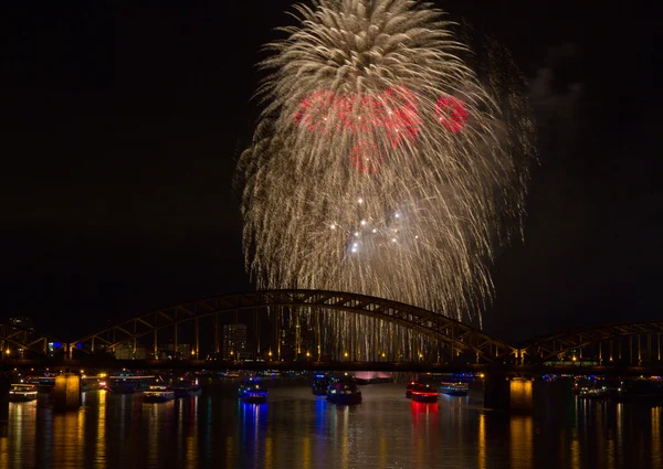 Feuerwerk über dem Rhein — Stockfoto