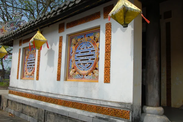 Fenster eines buddhistischen Tempels — Stockfoto