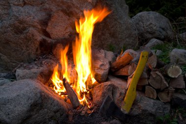 Campfire at night clipart