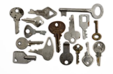 beyaz arkaplanda anahtarlar