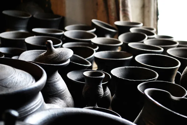 Ceramiki, słoiki na półce, suche, czarna Emalia — Zdjęcie stockowe