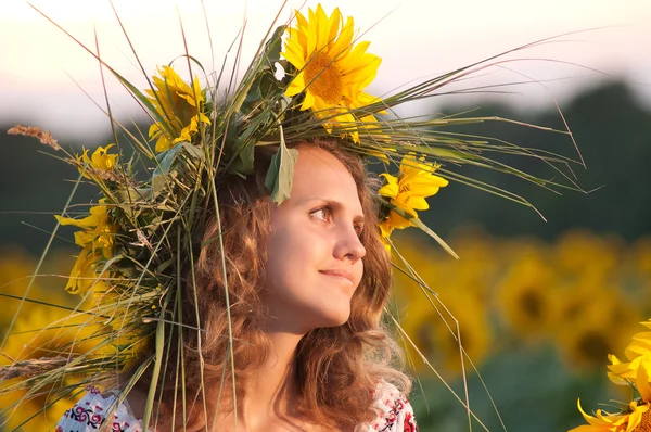 Beautiful girl with sunflower — Stock Photo, Image