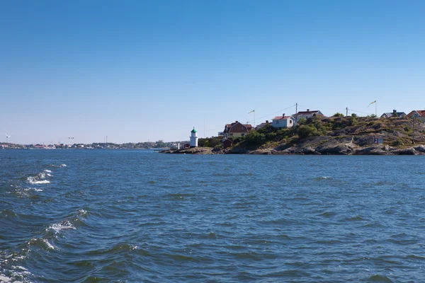 Ferienhäuser an der schwedischen Küste — Stockfoto