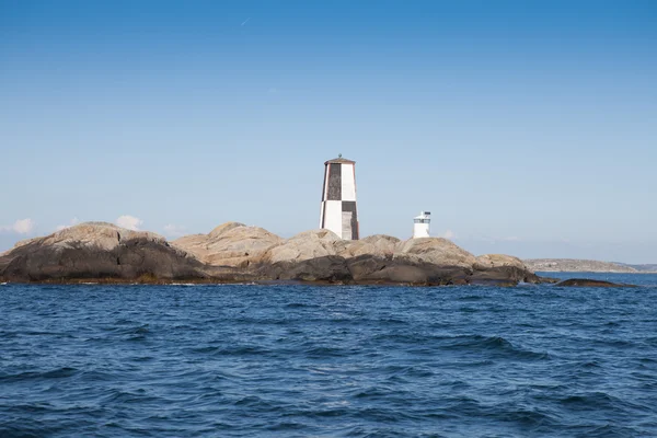 Bir uçurumun üstünde eski deniz feneri — Stok fotoğraf