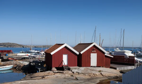 Dois pequenos barracões junto ao porto — Fotografia de Stock