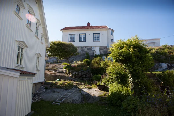 Очаровательный летний дом в Швеции — стоковое фото