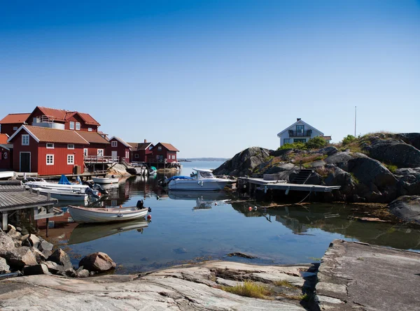 Scenic view over small harbor in Sweden — 图库照片