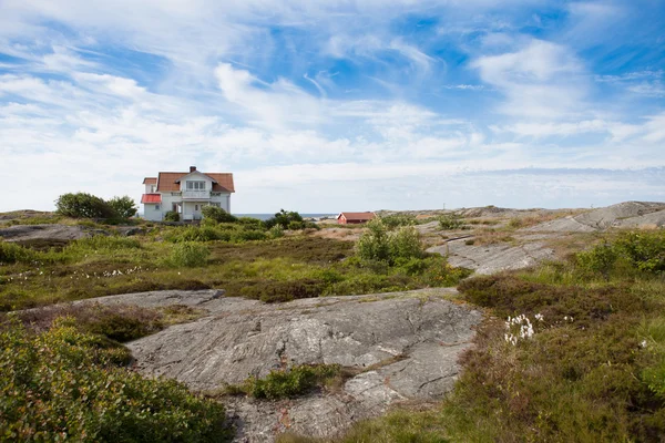 Casa de verão no arquipélago sueco — Fotografia de Stock