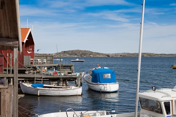 Небольшая рыбацкая деревня в Швеции — стоковое фото