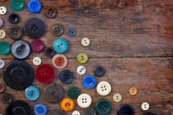 Botones vintage en mesa de madera vieja — Foto de Stock