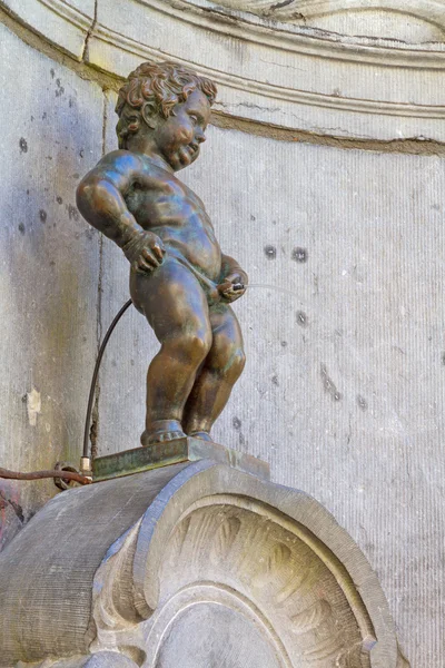 Manneken Pis, vista de cerca de la estatua en Bruselas — Foto de Stock