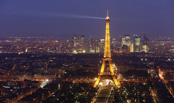 Eiffel tower door nacht #2 — Stockfoto
