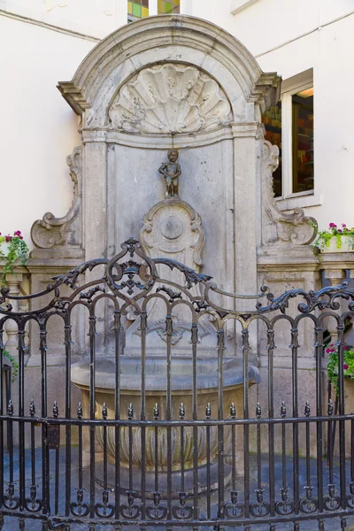 Standbeeld van Manneken pis in Brussel — Stockfoto
