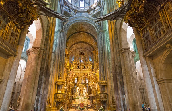 Botafumeiro et autel grand angle — Photo