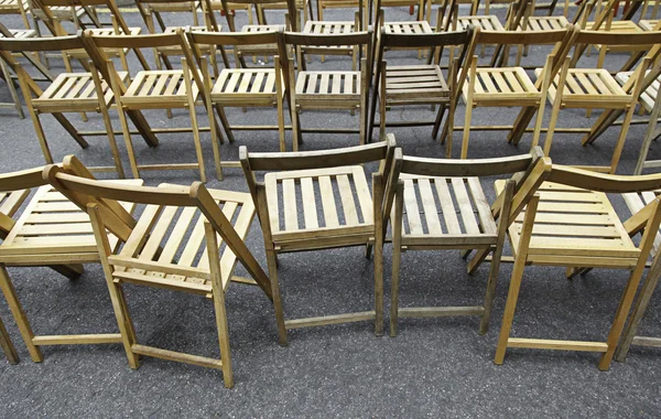 Дерев'яні стільці — стокове фото