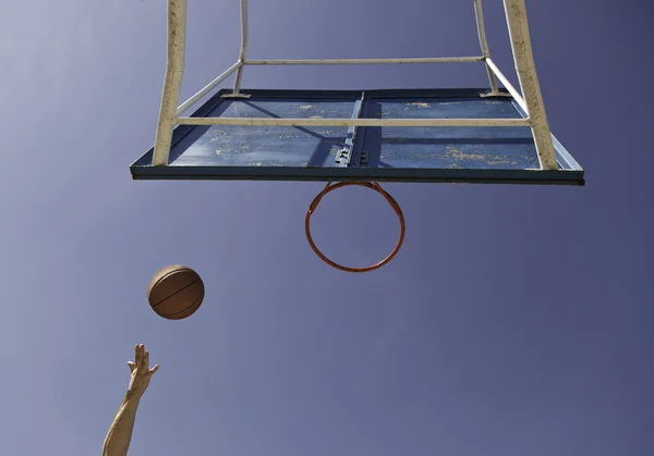Pulling to the basket, basketball — Stock Photo, Image