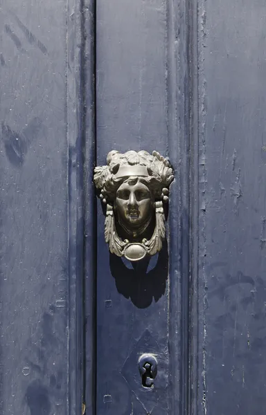 Alte blaue Tür — Stockfoto