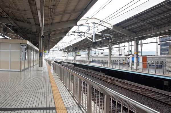Plattformar vid kyoto station — Stockfoto