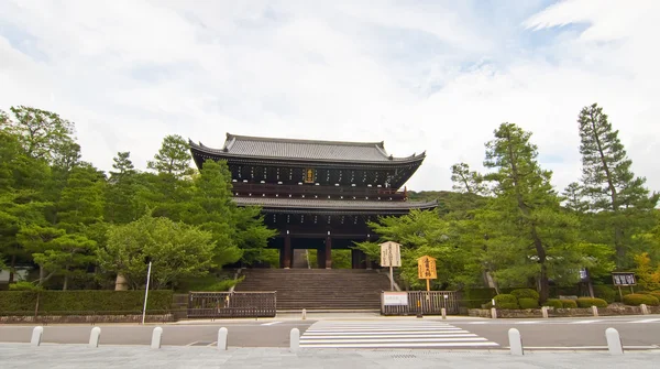 Головні ворота ворот Тіоне заїзду, Японія — стокове фото