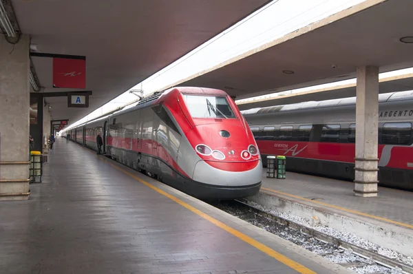 Frecciargento waiting train station in Florence — Stock Photo, Image