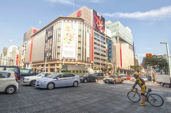 Cycling in the district of Ginza, Japan — Stock Photo, Image