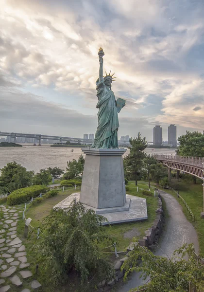 Estátua da Liberdade na ilha de Odaiba, em Tóquio — Fotografia de Stock